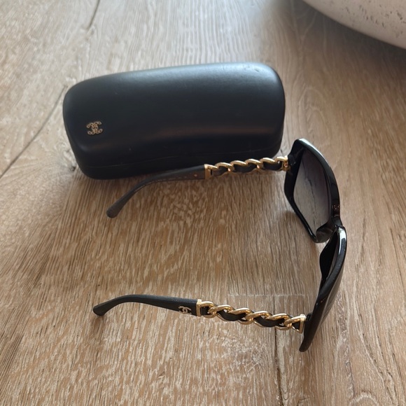 Chanel Square Black Sunglasses with Gold Chain Detail - Picture 5 of 9